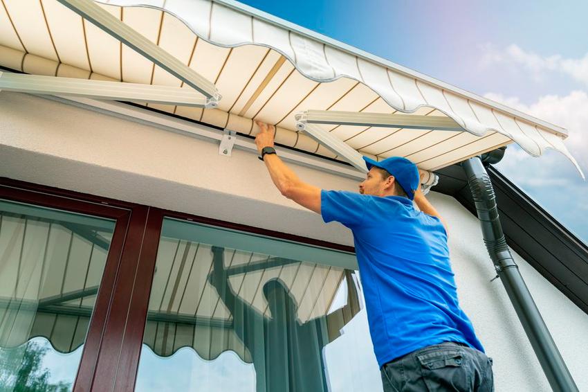 ¿Qué factores deben tenerse en cuenta para la instalación de un toldo?