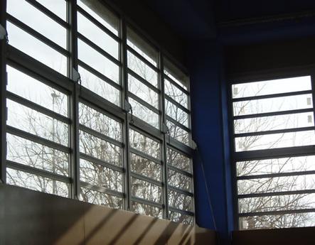 Colegio Narcís Monturiol ventana hervent