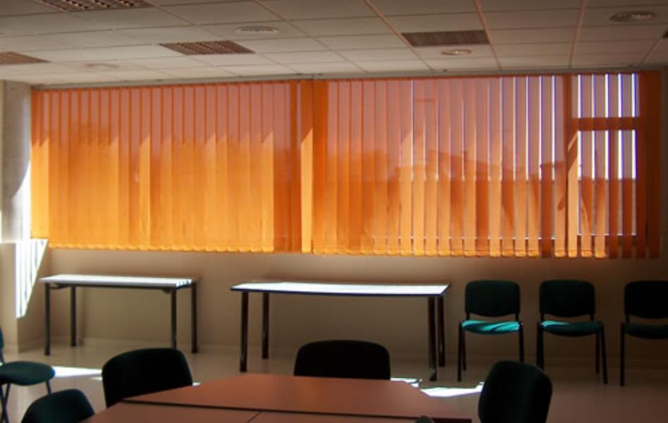 Centro educativo cortinas verticales