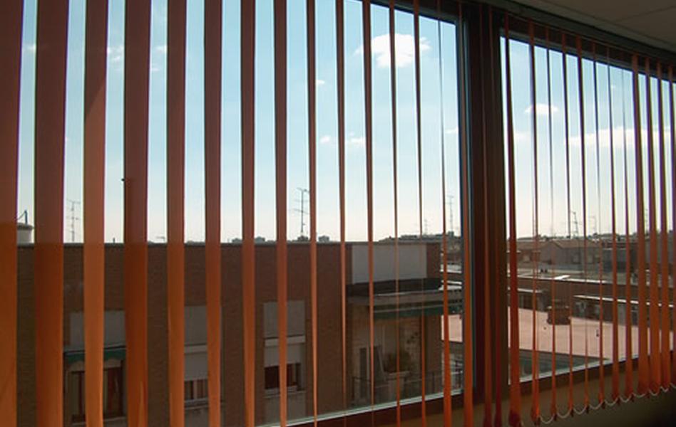 Centro educativo cortinas verticales