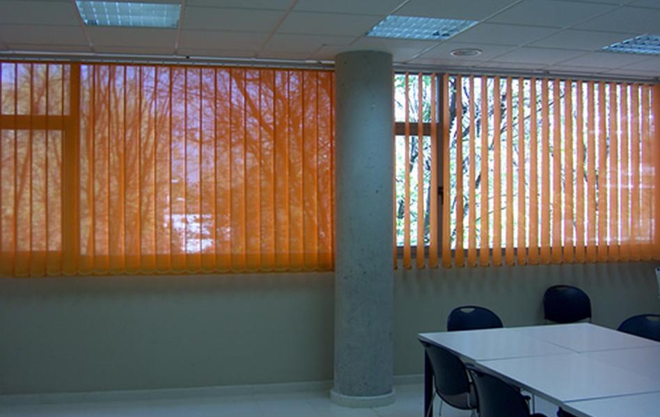 Centro educativo cortinas verticales