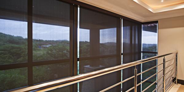 4 beneficios de las cortinas enrollables para exteriores